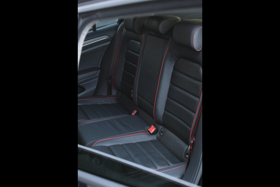 Volkswagen Golf 2.0 TSI GTI TCR *Akra*Pano*Dynaudio*Camera*Leder*DCC*