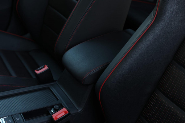 Volkswagen Golf 2.0 TSI GTI TCR *Akra*Pano*Dynaudio*Camera*Leder*DCC*