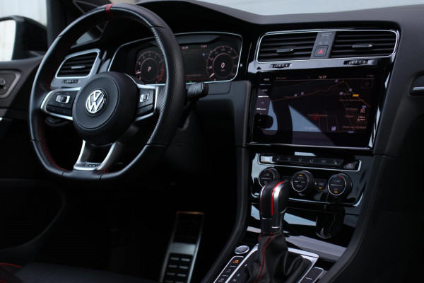 Volkswagen Golf 2.0 TSI GTI TCR *Akra*Pano*Dynaudio*Camera*Leder*DCC*