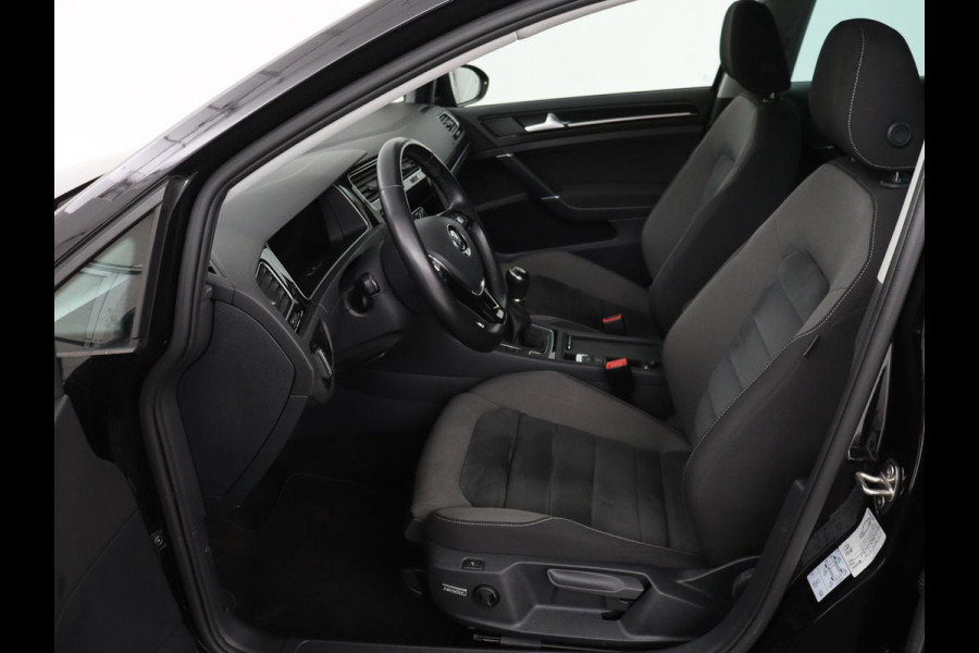 Volkswagen Golf 1.5 TSI Highline | Stoelverwarming | Virtual Cockpit | Carplay | Massage | Camera | Adaptive cruise | Park Assist | Climate control