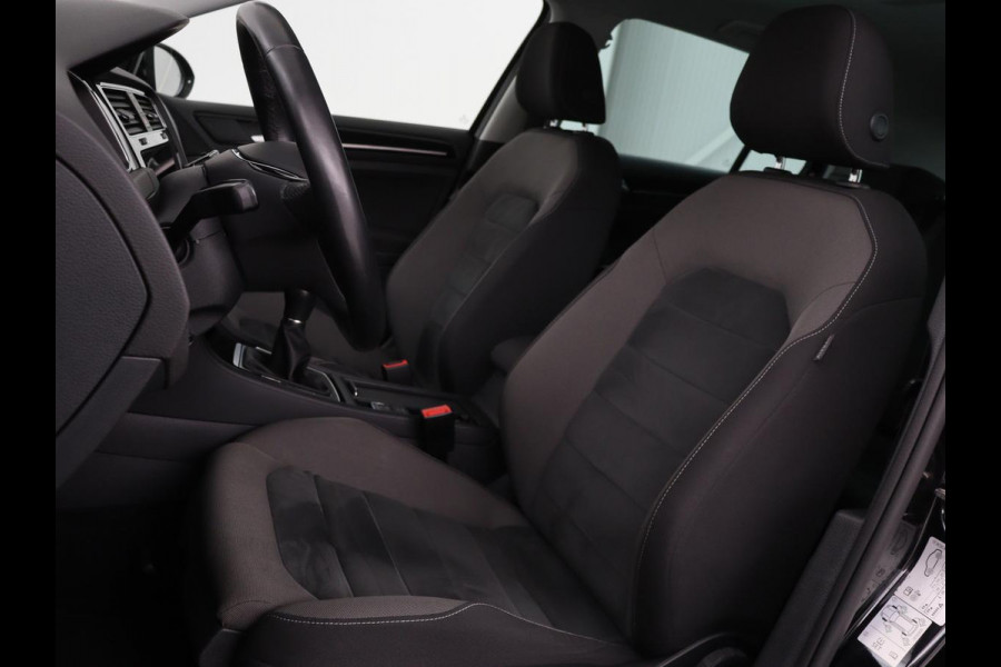 Volkswagen Golf 1.5 TSI Highline | Stoelverwarming | Virtual Cockpit | Carplay | Massage | Camera | Adaptive cruise | Park Assist | Climate control