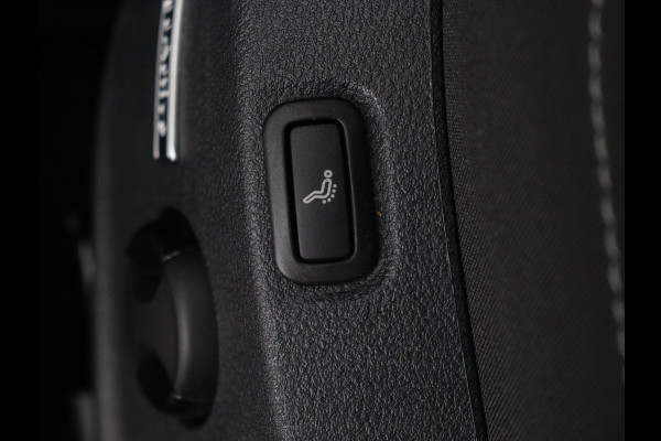Volkswagen Golf 1.5 TSI Highline | Stoelverwarming | Virtual Cockpit | Carplay | Massage | Camera | Adaptive cruise | Park Assist | Climate control