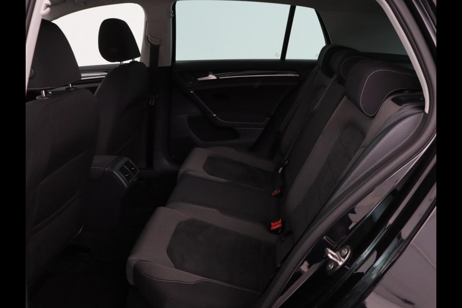 Volkswagen Golf 1.5 TSI Highline | Stoelverwarming | Virtual Cockpit | Carplay | Massage | Camera | Adaptive cruise | Park Assist | Climate control