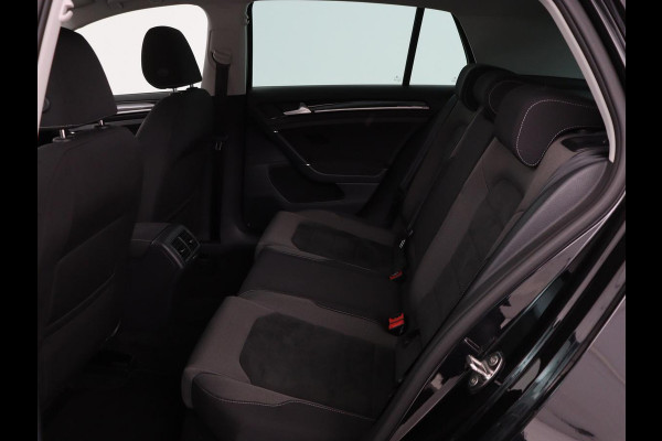 Volkswagen Golf 1.5 TSI Highline | Stoelverwarming | Virtual Cockpit | Carplay | Massage | Camera | Adaptive cruise | Park Assist | Climate control