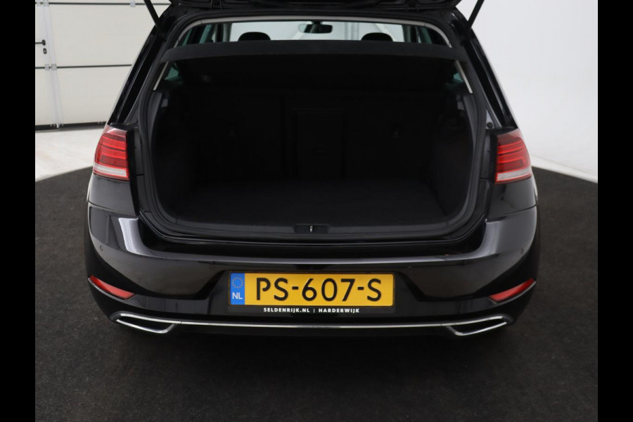 Volkswagen Golf 1.5 TSI Highline | Stoelverwarming | Virtual Cockpit | Carplay | Massage | Camera | Adaptive cruise | Park Assist | Climate control