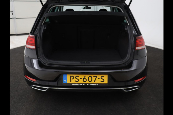 Volkswagen Golf 1.5 TSI Highline | Stoelverwarming | Virtual Cockpit | Carplay | Massage | Camera | Adaptive cruise | Park Assist | Climate control