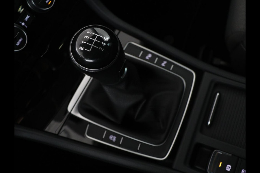 Volkswagen Golf 1.5 TSI Highline | Stoelverwarming | Virtual Cockpit | Carplay | Massage | Camera | Adaptive cruise | Park Assist | Climate control