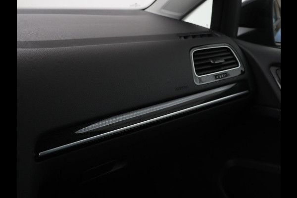 Volkswagen Golf 1.5 TSI Highline | Stoelverwarming | Virtual Cockpit | Carplay | Massage | Camera | Adaptive cruise | Park Assist | Climate control