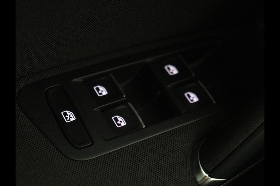 Volkswagen Golf 1.5 TSI Highline | Stoelverwarming | Virtual Cockpit | Carplay | Massage | Camera | Adaptive cruise | Park Assist | Climate control