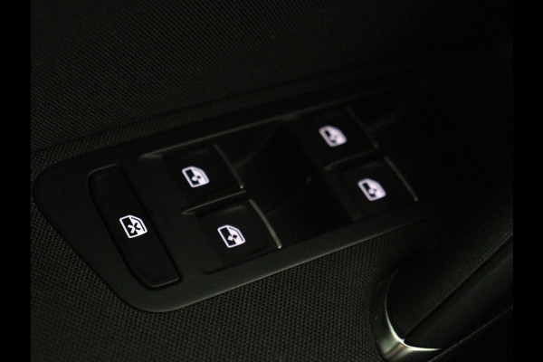 Volkswagen Golf 1.5 TSI Highline | Stoelverwarming | Virtual Cockpit | Carplay | Massage | Camera | Adaptive cruise | Park Assist | Climate control