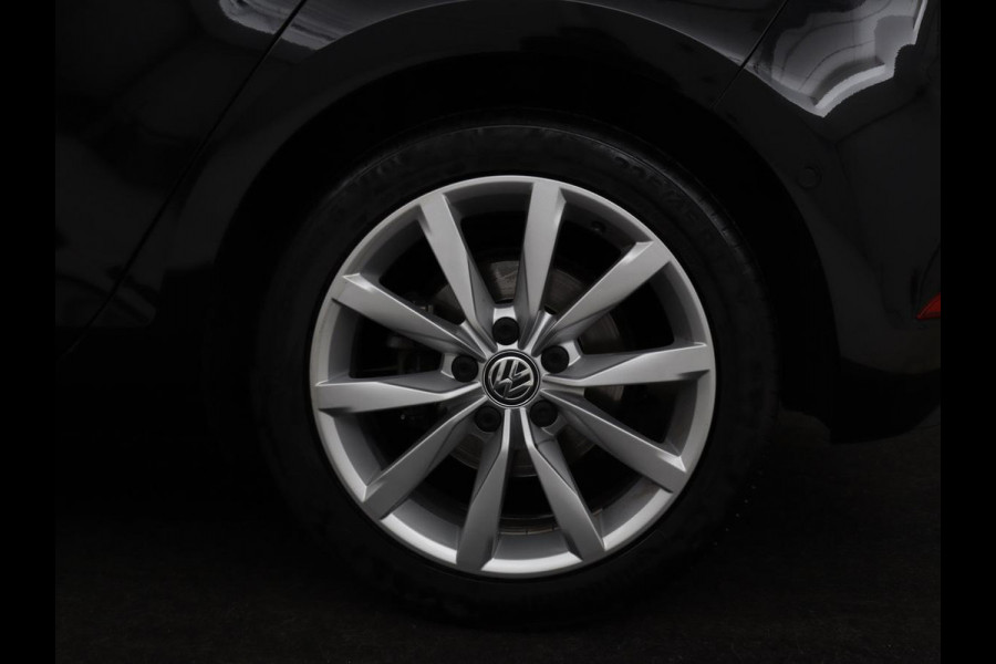 Volkswagen Golf 1.5 TSI Highline | Stoelverwarming | Virtual Cockpit | Carplay | Massage | Camera | Adaptive cruise | Park Assist | Climate control