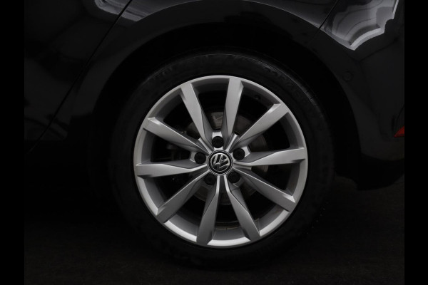 Volkswagen Golf 1.5 TSI Highline | Stoelverwarming | Virtual Cockpit | Carplay | Massage | Camera | Adaptive cruise | Park Assist | Climate control