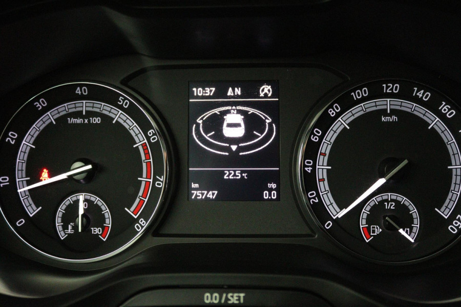 Škoda Karoq 1.5 TSI ACT Ambition Business (TREKHAAK, STOELVERWARMING, CRUISE CONTROL, PARKEERSENSOREN, NL-AUTO)