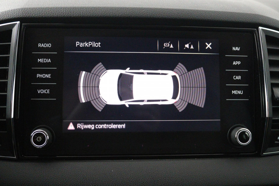 Škoda Karoq 1.5 TSI ACT Ambition Business (TREKHAAK, STOELVERWARMING, CRUISE CONTROL, PARKEERSENSOREN, NL-AUTO)