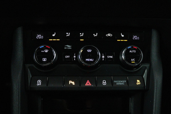 Škoda Karoq 1.5 TSI ACT Ambition Business (TREKHAAK, STOELVERWARMING, CRUISE CONTROL, PARKEERSENSOREN, NL-AUTO)