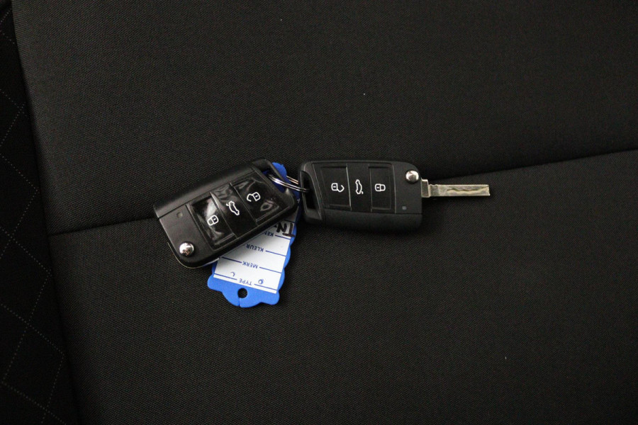 Škoda Karoq 1.5 TSI ACT Ambition Business (TREKHAAK, STOELVERWARMING, CRUISE CONTROL, PARKEERSENSOREN, NL-AUTO)