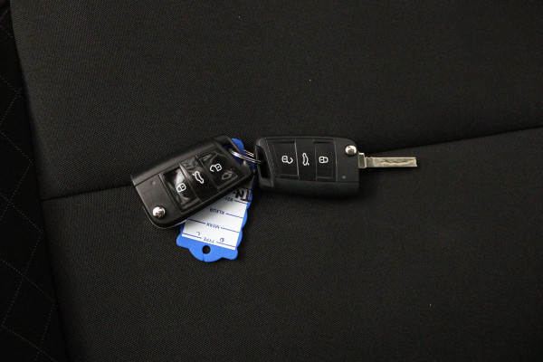 Škoda Karoq 1.5 TSI ACT Ambition Business (TREKHAAK, STOELVERWARMING, CRUISE CONTROL, PARKEERSENSOREN, NL-AUTO)