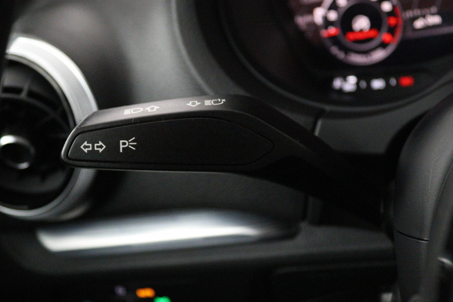 Audi A3 Sportback 30 TFSI Advance (PARKEERSENSOREN, DIGITAAL DASHBOARD, CRUISE CONTROL, NAVIGATIE)