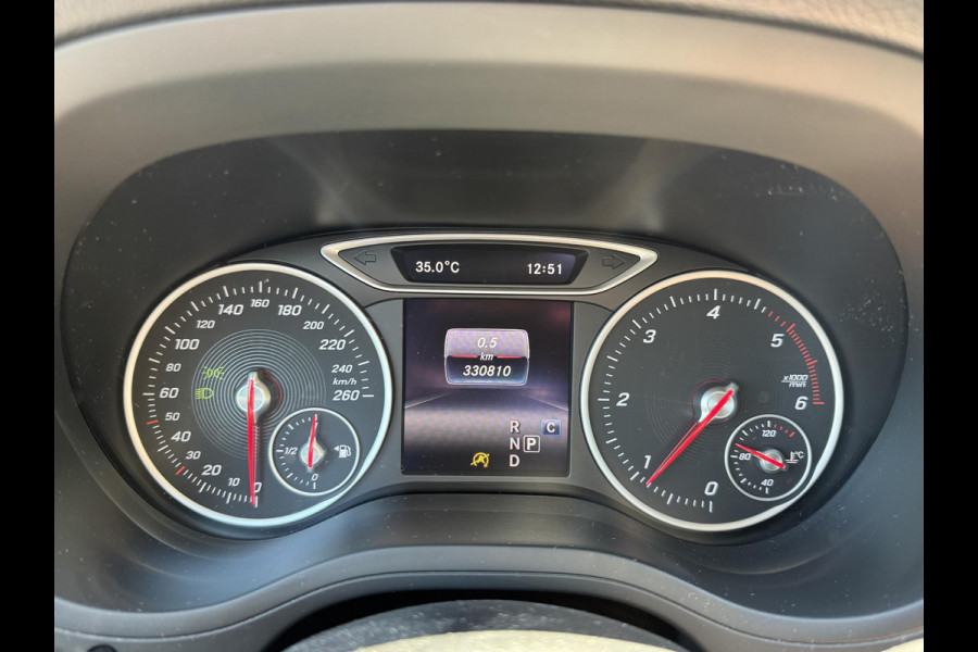 Mercedes-Benz B-Klasse 180 d AMG | Camera | Carplay | Navigatie | Stoelverwarming | Cruise Control |
