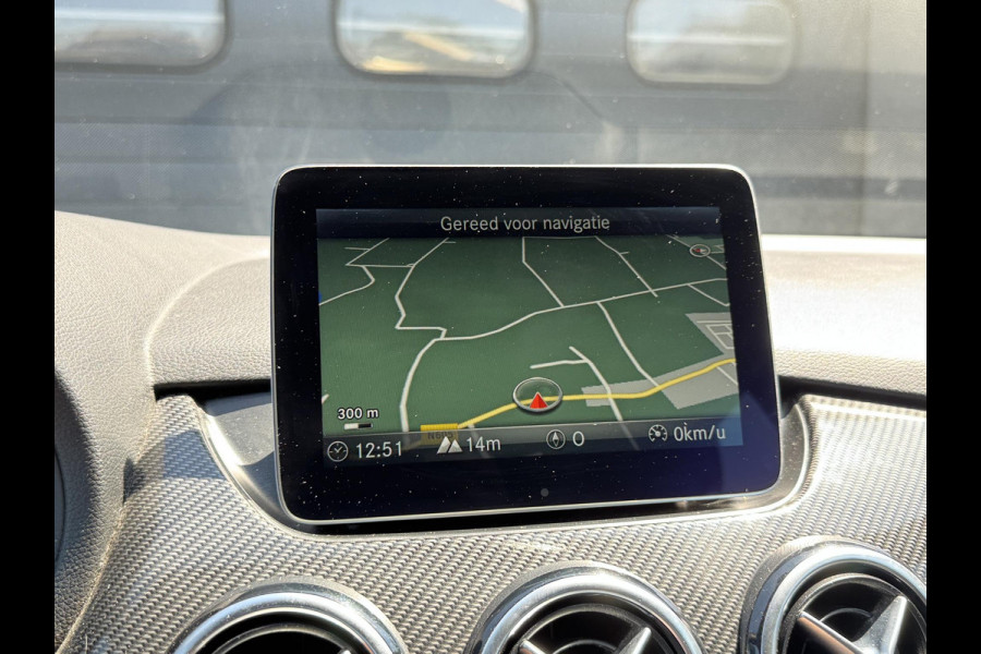Mercedes-Benz B-Klasse 180 d AMG | Camera | Carplay | Navigatie | Stoelverwarming | Cruise Control |