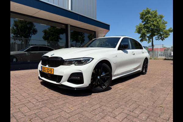 BMW 3-serie 330e | M Performance | Laser | Dak | HUD | Memory