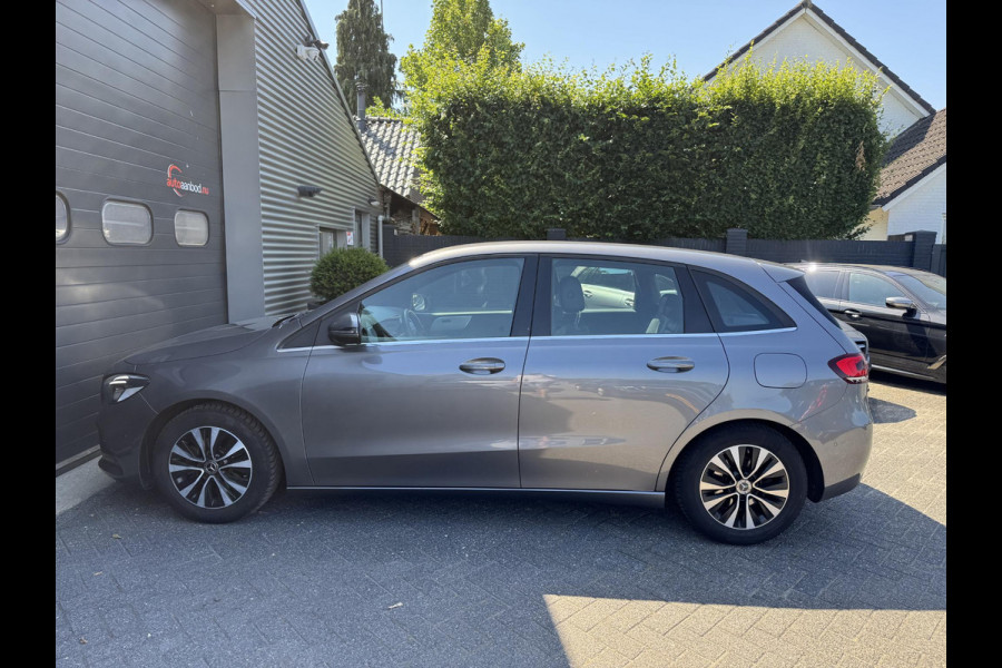 Mercedes-Benz B-Klasse 180d Business Solution | Camera | Lane Assist | Widescreen | Lichtmetalen Velgen | Elektrische Achterklep |
