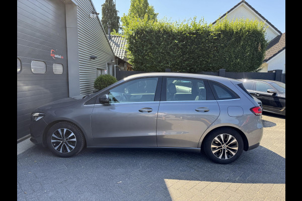 Mercedes-Benz B-Klasse 180d Business Solution | Camera | Lane Assist | Widescreen | Lichtmetalen Velgen | Elektrische Achterklep |