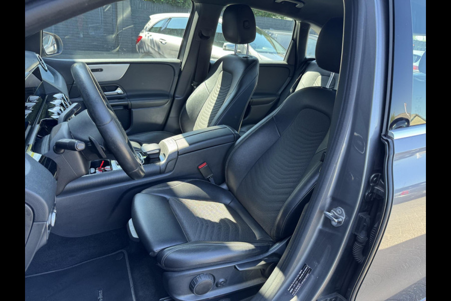 Mercedes-Benz B-Klasse 180d Business Solution | Camera | Lane Assist | Widescreen | Lichtmetalen Velgen | Elektrische Achterklep |