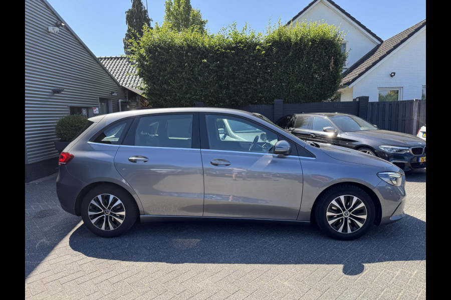 Mercedes-Benz B-Klasse 180d Business Solution | Camera | Lane Assist | Widescreen | Lichtmetalen Velgen | Elektrische Achterklep |