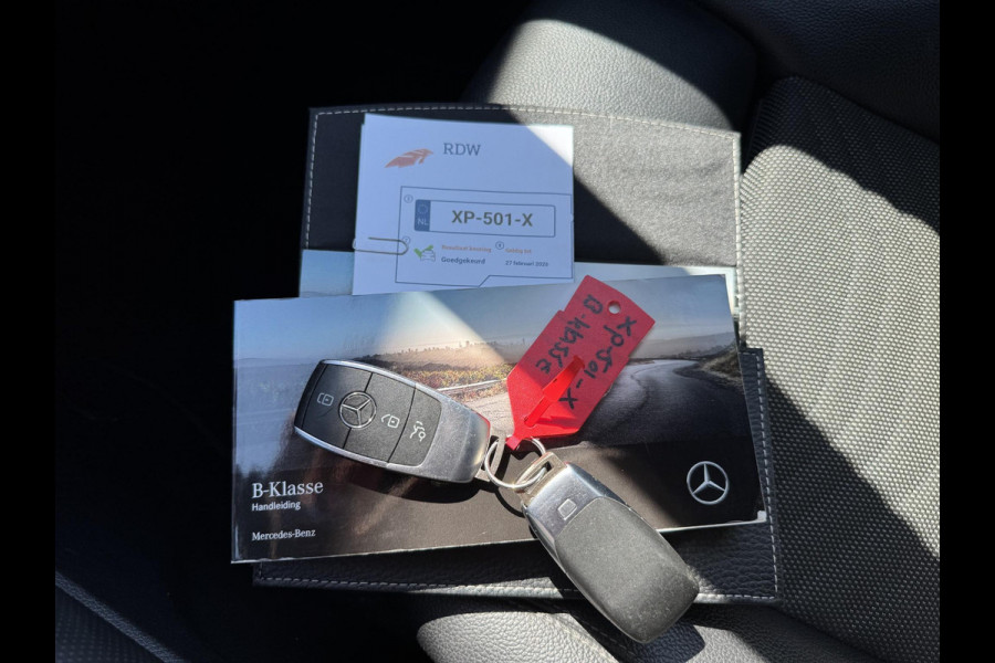 Mercedes-Benz B-Klasse 180d Business Solution | Camera | Lane Assist | Widescreen | Lichtmetalen Velgen | Elektrische Achterklep |