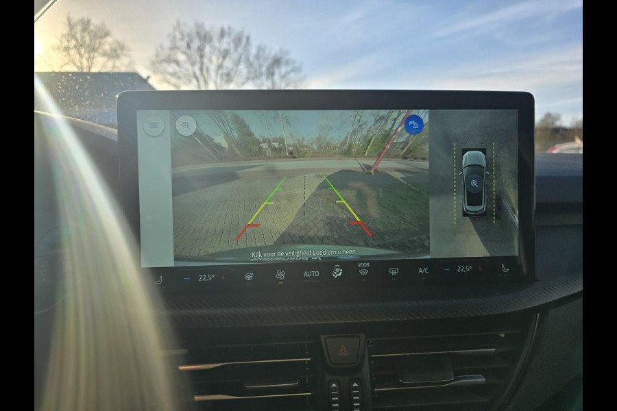 Ford Kuga 2.5 PHEV ST-Line X 243pk Voorraad | Wegklapbare Trekhaak | Winterpack | 2.100kg Trekgewicht | Bursting Green