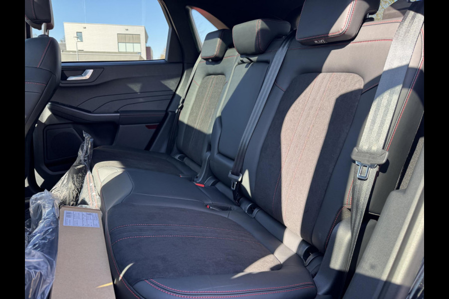 Ford Kuga 2.5 PHEV ST-Line X 243pk |  Panoramadak + Technology Pack + Winter Pack + Wegklapbare trekhaak + 19 inch lichtmetalen velgen | Agate black | 2.100 kg trekgewicht
