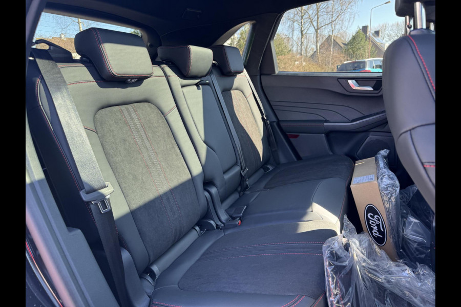 Ford Kuga 2.5 PHEV ST-Line X 243pk |  Panoramadak + Technology Pack + Winter Pack + Wegklapbare trekhaak + 19 inch lichtmetalen velgen | Agate black | 2.100 kg trekgewicht