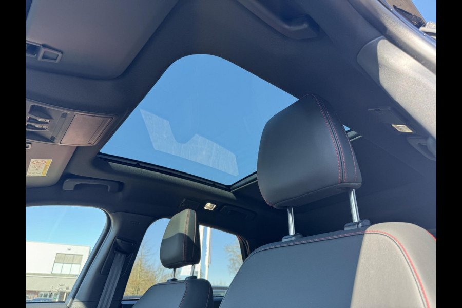 Ford Kuga 2.5 PHEV ST-Line X 243pk |  Panoramadak + Technology Pack + Winter Pack + Wegklapbare trekhaak + 19 inch lichtmetalen velgen | Agate black | 2.100 kg trekgewicht