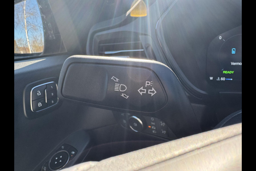 Ford Kuga 2.5 PHEV ST-Line X 243pk |  Panoramadak + Technology Pack + Winter Pack + Wegklapbare trekhaak + 19 inch lichtmetalen velgen | Agate black | 2.100 kg trekgewicht