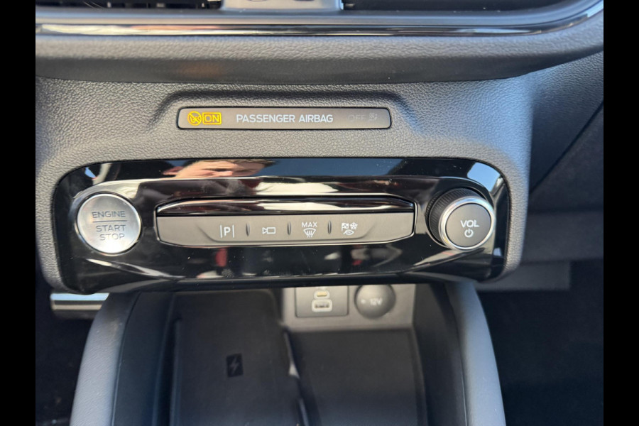 Ford Kuga 2.5 PHEV ST-Line X 243pk |  Panoramadak + Technology Pack + Winter Pack + Wegklapbare trekhaak + 19 inch lichtmetalen velgen | Agate black | 2.100 kg trekgewicht