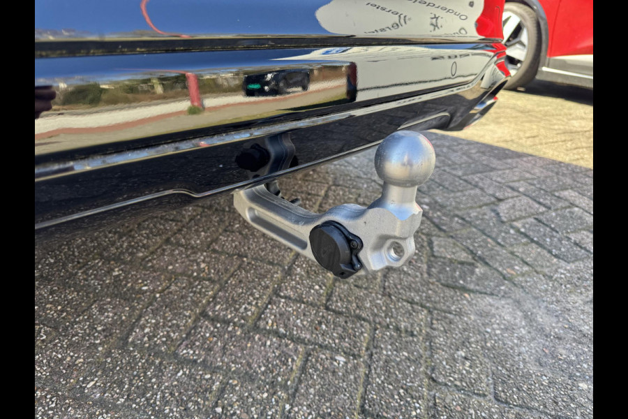 Ford Kuga 2.5 PHEV ST-Line X 243pk |  Panoramadak + Technology Pack + Winter Pack + Wegklapbare trekhaak + 19 inch lichtmetalen velgen | Agate black | 2.100 kg trekgewicht