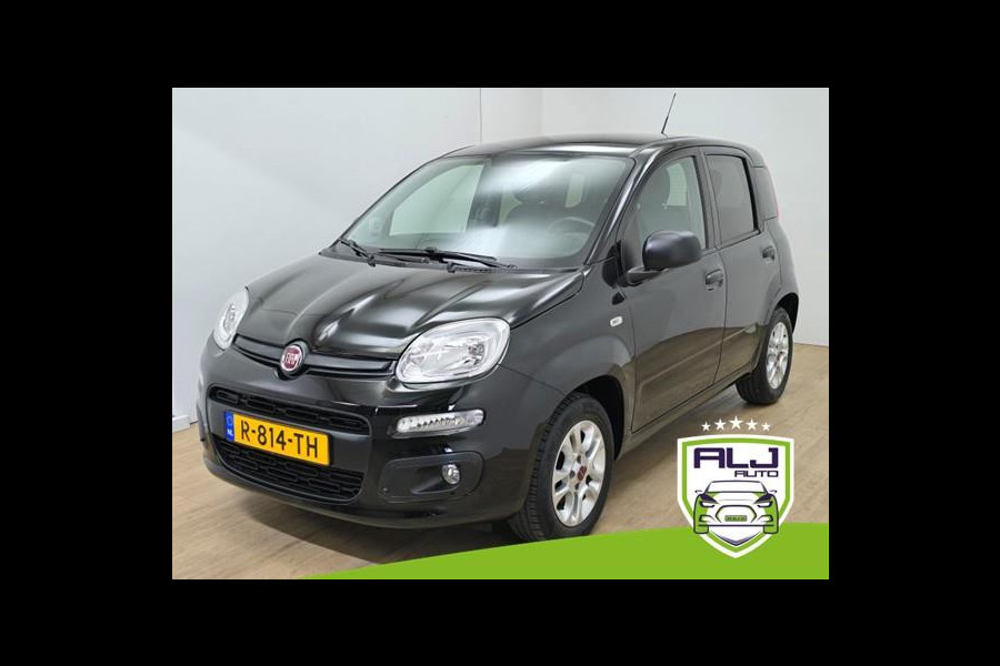 Fiat Panda Occasion 1.2 Popstar in zwart | Sportieve look | Trekhaak | Tweedehands Fiat Panda | Veel ruimte in de auto | Airco