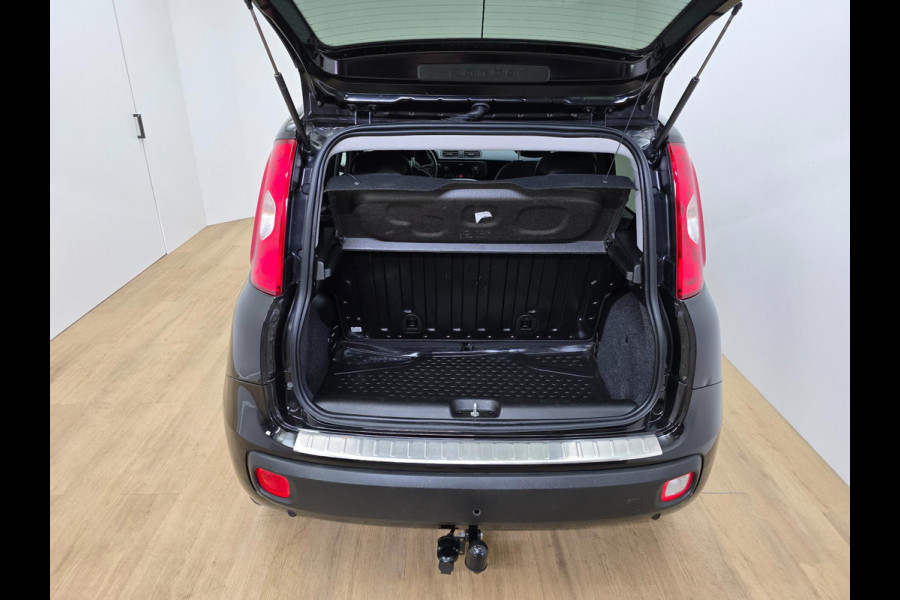 Fiat Panda Occasion 1.2 Popstar in zwart | Sportieve look | Trekhaak | Tweedehands Fiat Panda | Veel ruimte in de auto | Airco