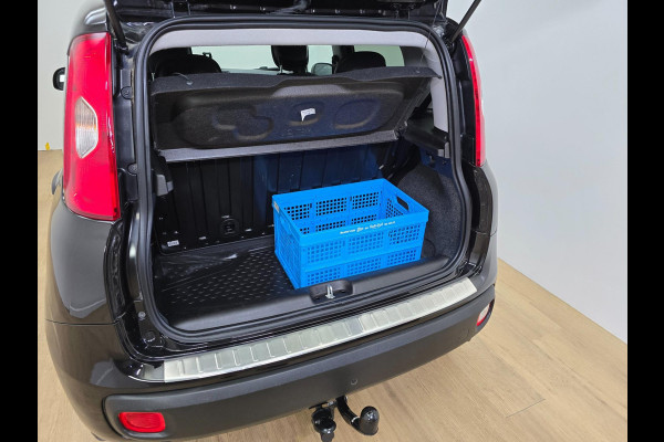 Fiat Panda Occasion 1.2 Popstar in zwart | Sportieve look | Trekhaak | Tweedehands Fiat Panda | Veel ruimte in de auto | Airco