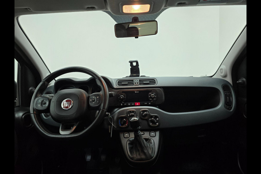 Fiat Panda Occasion 1.2 Popstar in zwart | Sportieve look | Trekhaak | Tweedehands Fiat Panda | Veel ruimte in de auto | Airco