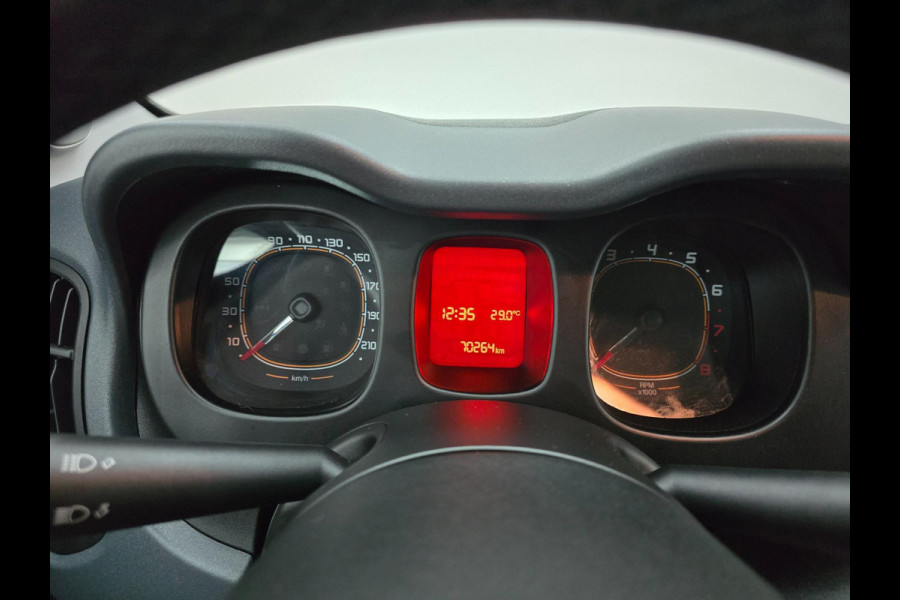 Fiat Panda Occasion 1.2 Popstar in zwart | Sportieve look | Trekhaak | Tweedehands Fiat Panda | Veel ruimte in de auto | Airco