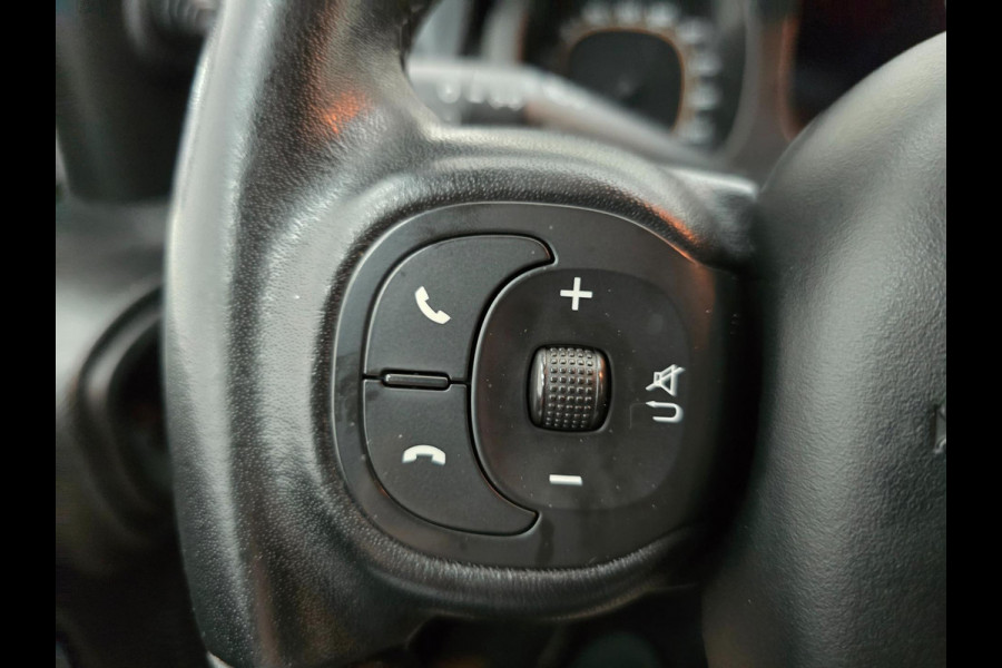 Fiat Panda Occasion 1.2 Popstar in zwart | Sportieve look | Trekhaak | Tweedehands Fiat Panda | Veel ruimte in de auto | Airco