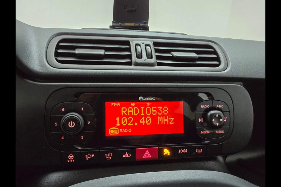 Fiat Panda Occasion 1.2 Popstar in zwart | Sportieve look | Trekhaak | Tweedehands Fiat Panda | Veel ruimte in de auto | Airco