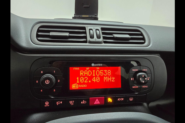 Fiat Panda Occasion 1.2 Popstar in zwart | Sportieve look | Trekhaak | Tweedehands Fiat Panda | Veel ruimte in de auto | Airco