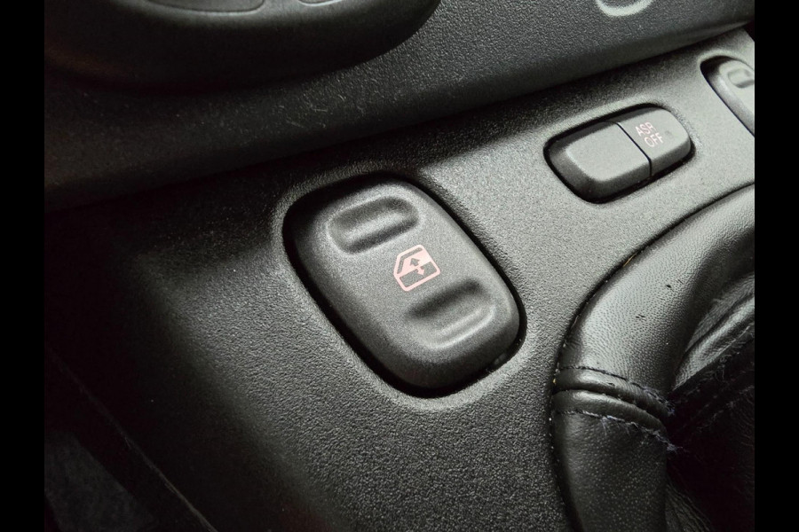 Fiat Panda Occasion 1.2 Popstar in zwart | Sportieve look | Trekhaak | Tweedehands Fiat Panda | Veel ruimte in de auto | Airco