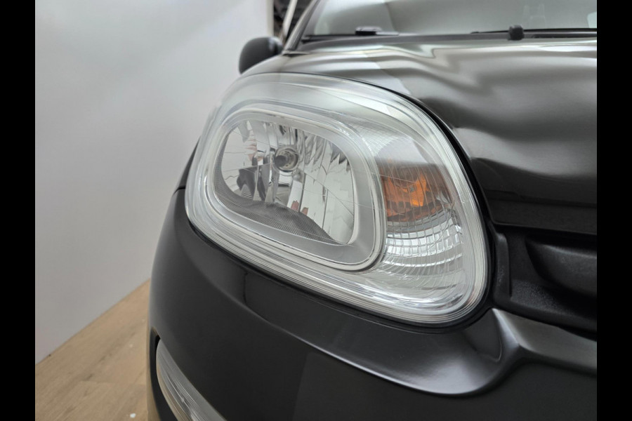 Fiat Panda Occasion 1.2 Popstar in zwart | Sportieve look | Trekhaak | Tweedehands Fiat Panda | Veel ruimte in de auto | Airco