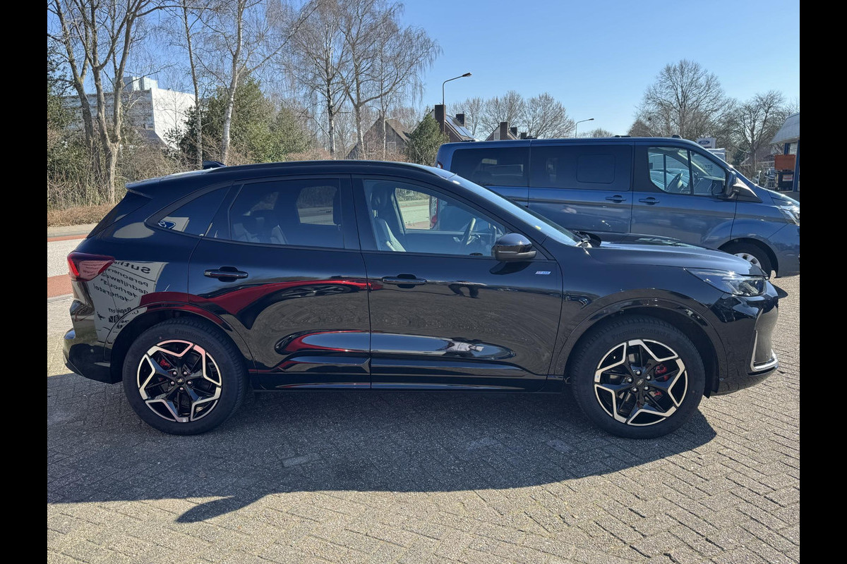 Ford Kuga 2.5 PHEV ST-Line X 243pk | Panoramadak + Technology Pack + Winter Pack + Wegklapbare trekhaak + 19 inch lichtmetalen velgen | Agate black | 2.100 kg trekgewicht Ford Kuga 2.5 PHEV ST-Line X 243pk | Panoramadak + Technology Pack + Winter Pack + Wegklapbare trekhaak + 19 inch lichtmetalen velgen | Agate black | 2.100 kg trekgewicht