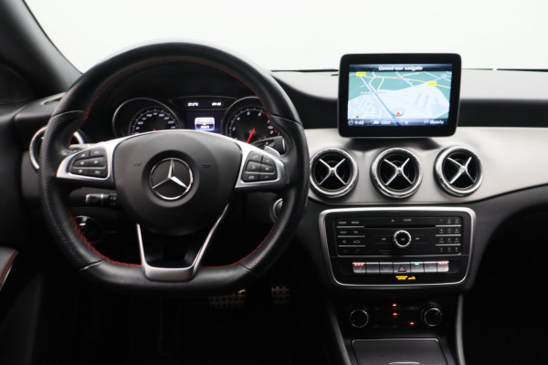 Mercedes-Benz CLA-Klasse Shooting Brake 180 Business Solution AMG Alcantara Camera Origineel NL