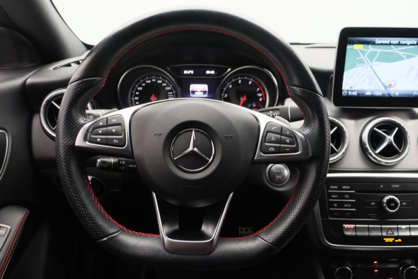 Mercedes-Benz CLA-Klasse Shooting Brake 180 Business Solution AMG Alcantara Camera Origineel NL